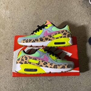 Women’s Size 8 - Nike Air Max 90 LX 'Illusion Green'